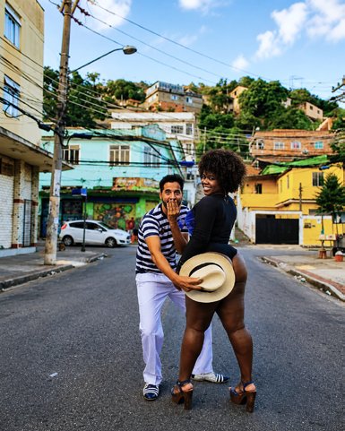 Georgia aprendeu no carnaval a reconhecer a beleza de seu corpo.